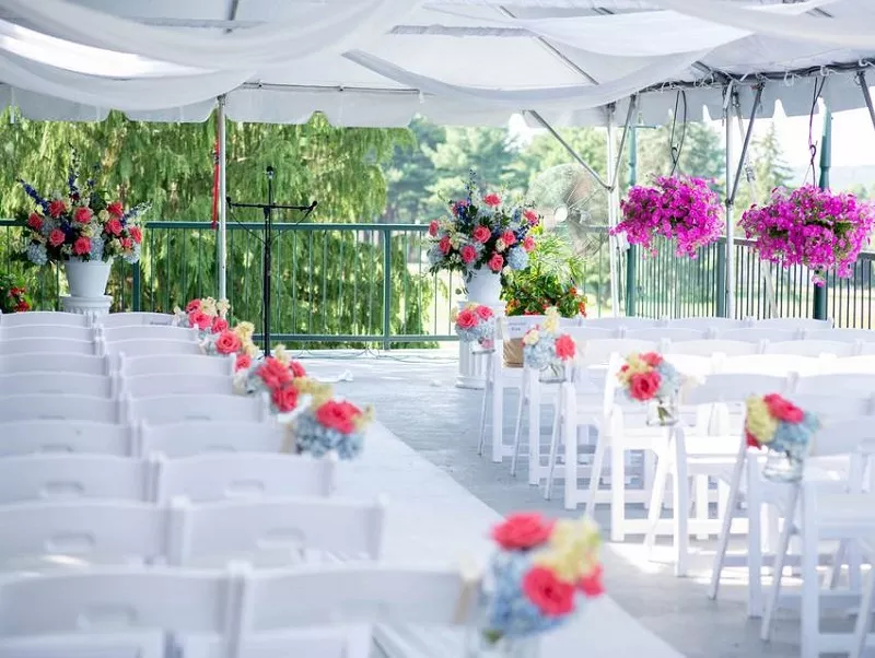 Kirkbrae Country Club located in Lincoln Rhode Island is a perfect destination for micro weddings