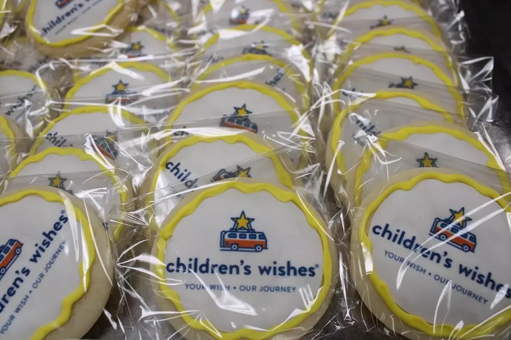 Children's wishes event cookies in packages